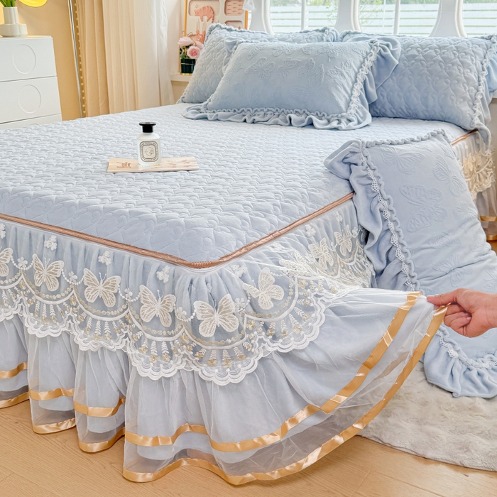 91家纺网 家纺一手货源 找家纺 罗艺轩 2025新款简约雕花牛奶绒可拆卸单床裙床裙单件单品床裙蝶恋（已申专版，严格控价） 蝶恋-蓝