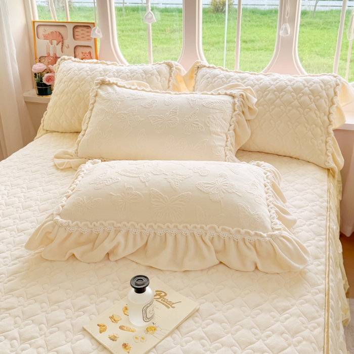 91家纺网 家纺一手货源 找家纺 罗艺轩 2025新款简约雕花牛奶绒可拆卸单床裙床裙单件单品床裙蝶恋（已申专版，严格控价） 蝶恋-米黄