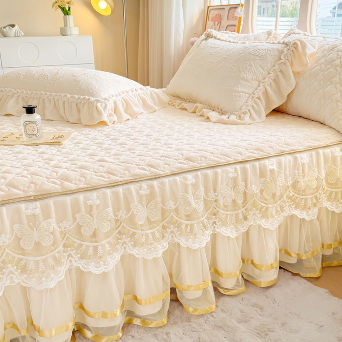 91家纺网 家纺一手货源 找家纺 罗艺轩 2025新款简约雕花牛奶绒可拆卸单床裙床裙单件单品床裙蝶恋（已申专版，严格控价） 蝶恋-米黄