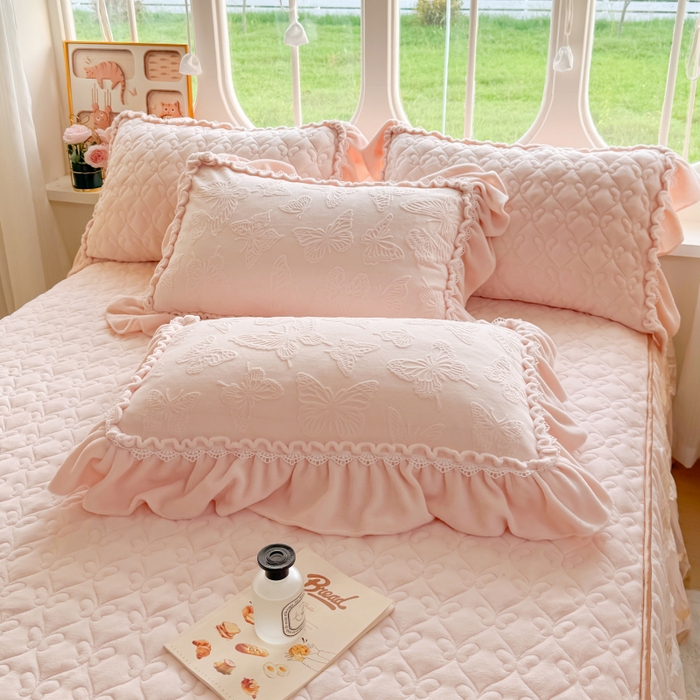 91家纺网 家纺一手货源 找家纺 罗艺轩 2025新款简约雕花牛奶绒可拆卸单床裙床裙单件单品床裙蝶恋（已申专版，严格控价） 蝶恋-玉