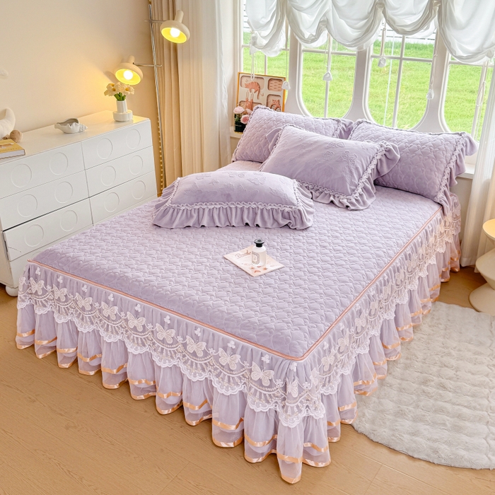 91家纺网 家纺一手货源 找家纺 罗艺轩 2025新款简约雕花牛奶绒可拆卸单床裙床裙单件单品床裙蝶恋（已申专版，严格控价） 蝶恋-紫