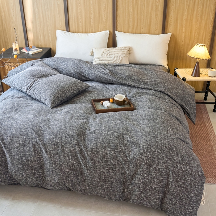 91家纺网 家纺一手货源 找家纺 春皖家纺 2025新款全棉原棉磨毛色织水洗单被套回暖系列-风格二 浅陌灰