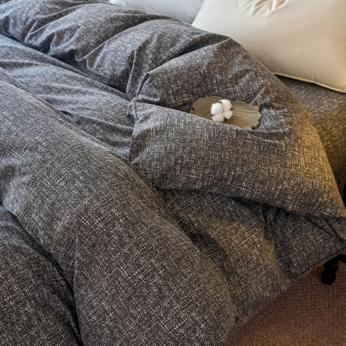 91家纺网 家纺一手货源 找家纺 春皖家纺 2025新款全棉原棉磨毛色织水洗单被套回暖系列-风格二 浅陌灰