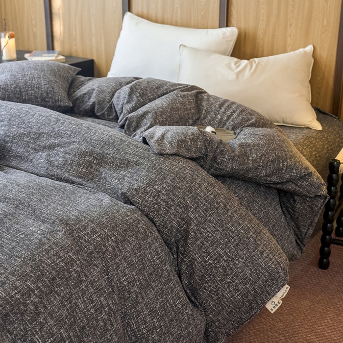 91家纺网 家纺一手货源 找家纺 春皖家纺 2025新款全棉原棉磨毛色织水洗单被套回暖系列-风格二 浅陌灰
