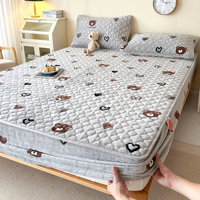 铭成家纺 2025新款牛奶绒夹棉保暖床笠 爱心小熊-灰