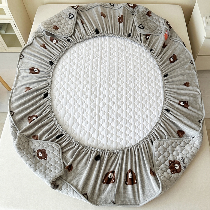 91家纺网 家纺一手货源 找家纺 铭成家纺 2025新款牛奶绒夹棉保暖床笠 爱心小熊-灰