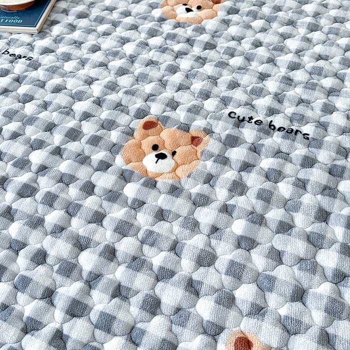 91家纺网 家纺一手货源 找家纺 铭成家纺 2025新款牛奶绒夹棉保暖床笠 布丁熊