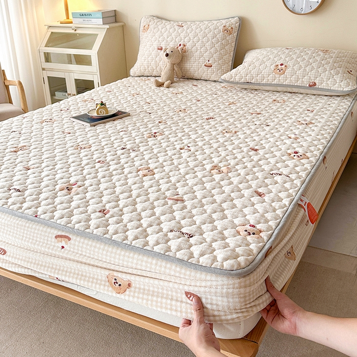 铭成家纺 2025新款牛奶绒夹棉保暖床笠 格子小熊