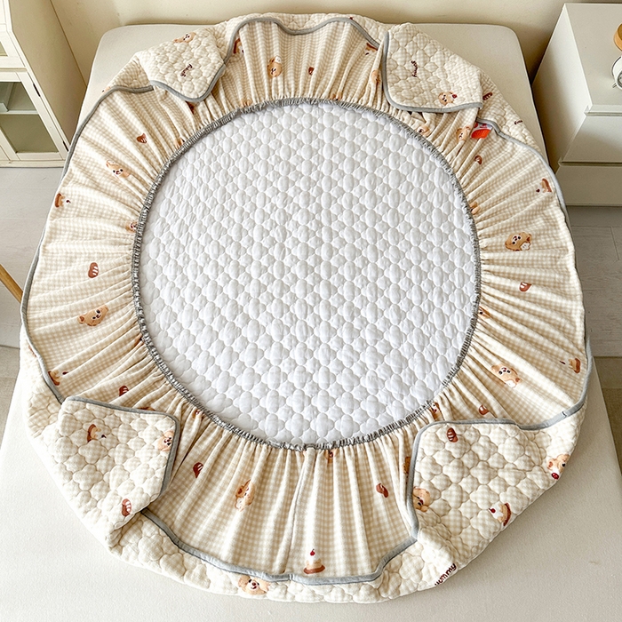 91家纺网 家纺一手货源 找家纺 铭成家纺 2025新款牛奶绒夹棉保暖床笠 格子小熊