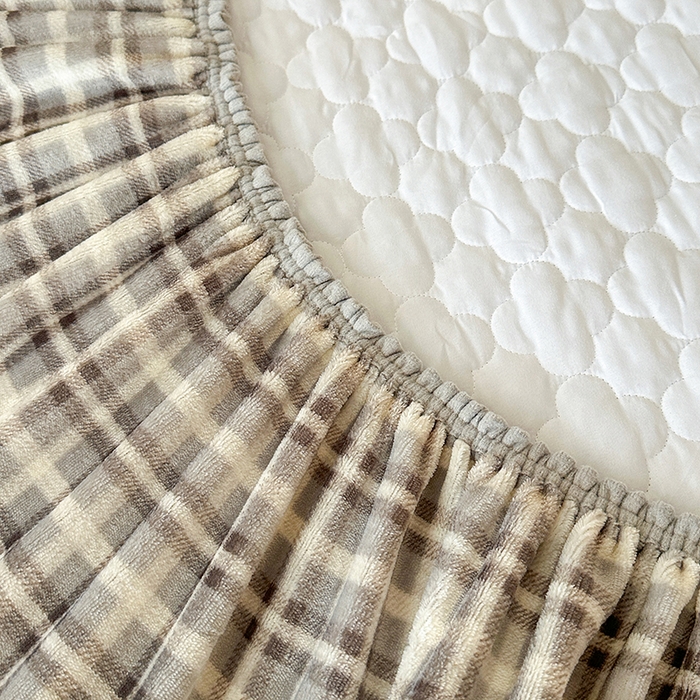 91家纺网 家纺一手货源 找家纺 铭成家纺 2025新款牛奶绒夹棉保暖床笠 贵宾格-灰