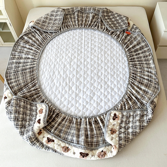 91家纺网 家纺一手货源 找家纺 铭成家纺 2025新款牛奶绒夹棉保暖床笠 贵宾格-灰