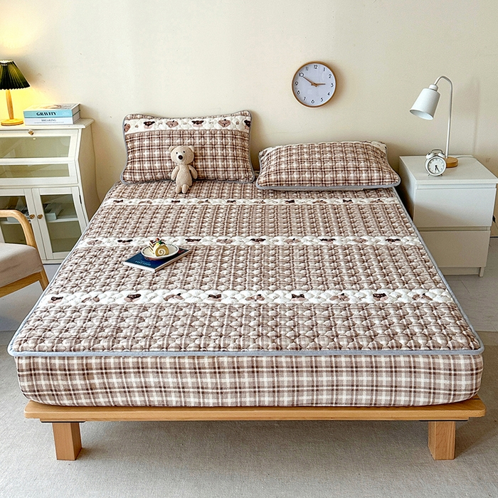 91家纺网 家纺一手货源 找家纺 铭成家纺 2025新款牛奶绒夹棉保暖床笠 贵宾格-咖