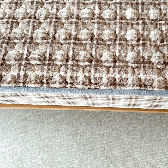 91家纺网 家纺一手货源 找家纺 铭成家纺 2025新款牛奶绒夹棉保暖床笠 贵宾格-咖