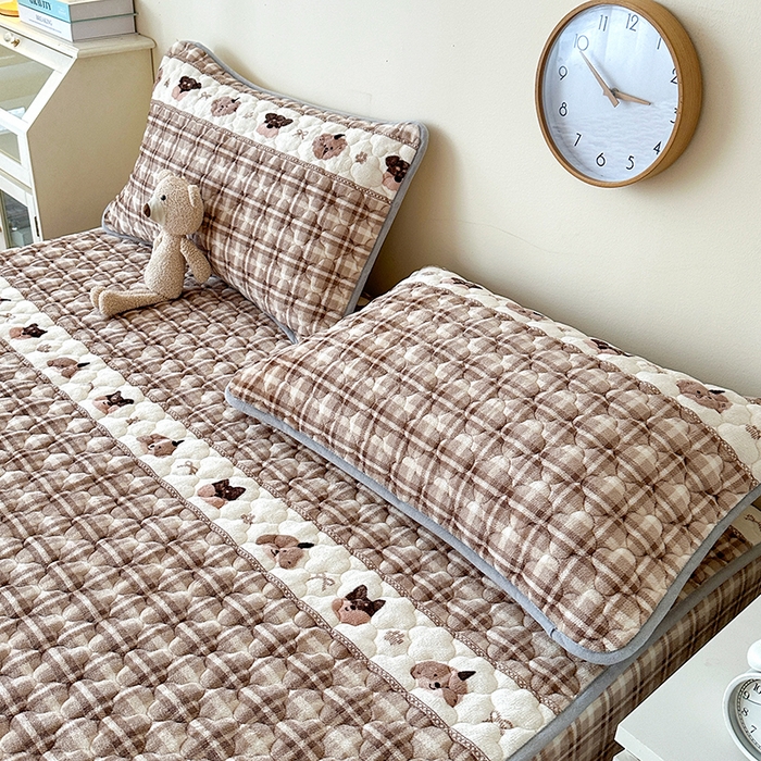 91家纺网 家纺一手货源 找家纺 铭成家纺 2025新款牛奶绒夹棉保暖床笠 贵宾格-咖