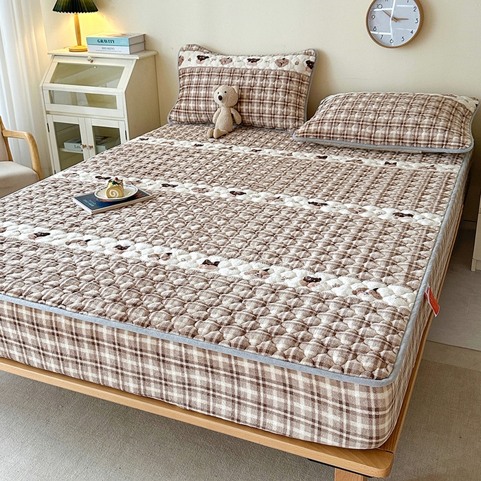 91家纺网 家纺一手货源 找家纺 铭成家纺 2025新款牛奶绒夹棉保暖床笠 贵宾格-咖