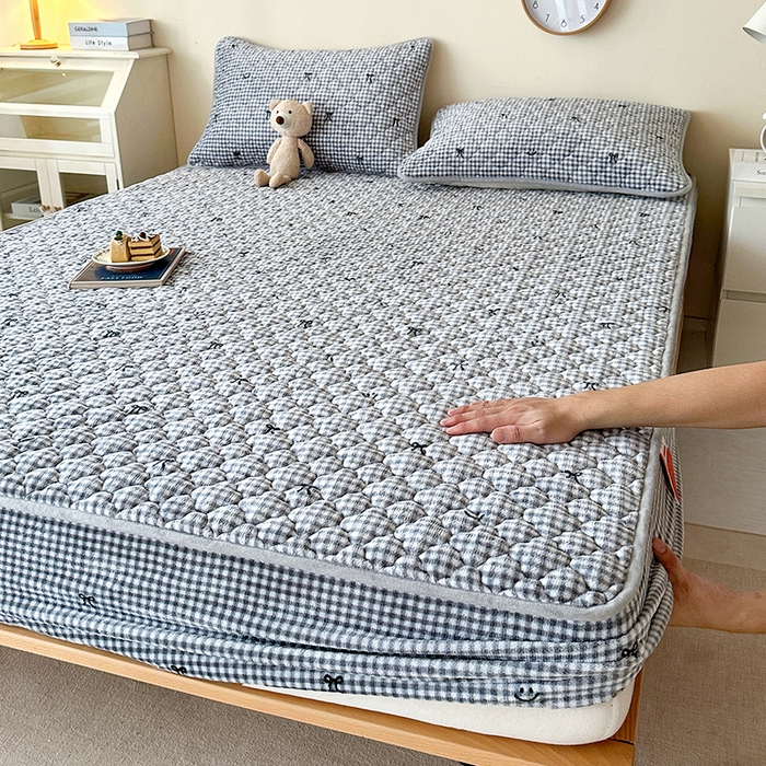 91家纺网 家纺一手货源 找家纺 铭成家纺 2025新款牛奶绒夹棉保暖床笠 蝴蝶结-灰