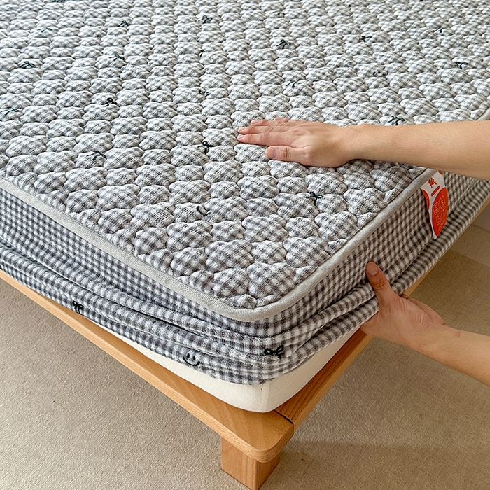 91家纺网 家纺一手货源 找家纺 铭成家纺 2025新款牛奶绒夹棉保暖床笠 蝴蝶结-灰