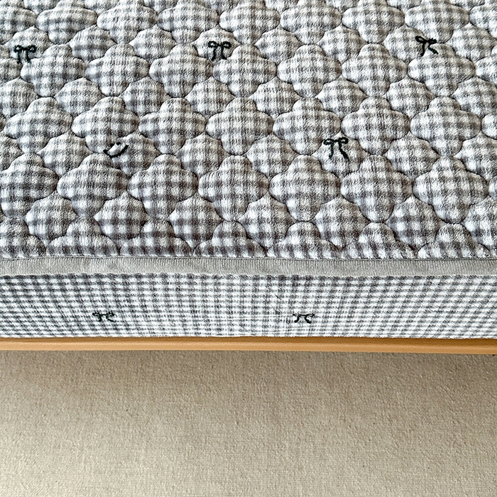 91家纺网 家纺一手货源 找家纺 铭成家纺 2025新款牛奶绒夹棉保暖床笠 蝴蝶结-灰