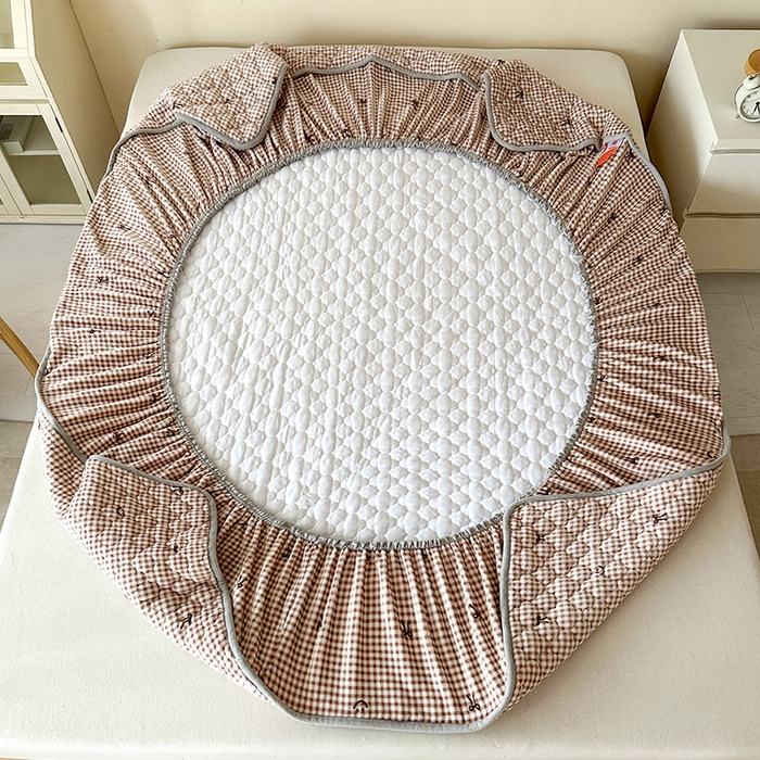 91家纺网 家纺一手货源 找家纺 铭成家纺 2025新款牛奶绒夹棉保暖床笠 蝴蝶结-咖