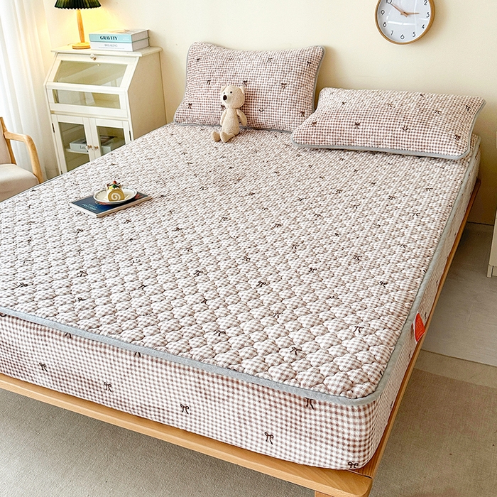 91家纺网 家纺一手货源 找家纺 铭成家纺 2025新款牛奶绒夹棉保暖床笠 蝴蝶结-咖