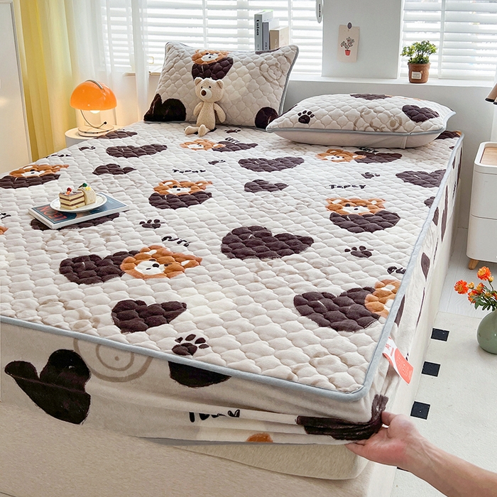 铭成家纺 2025新款牛奶绒夹棉保暖床笠 酷乐熊