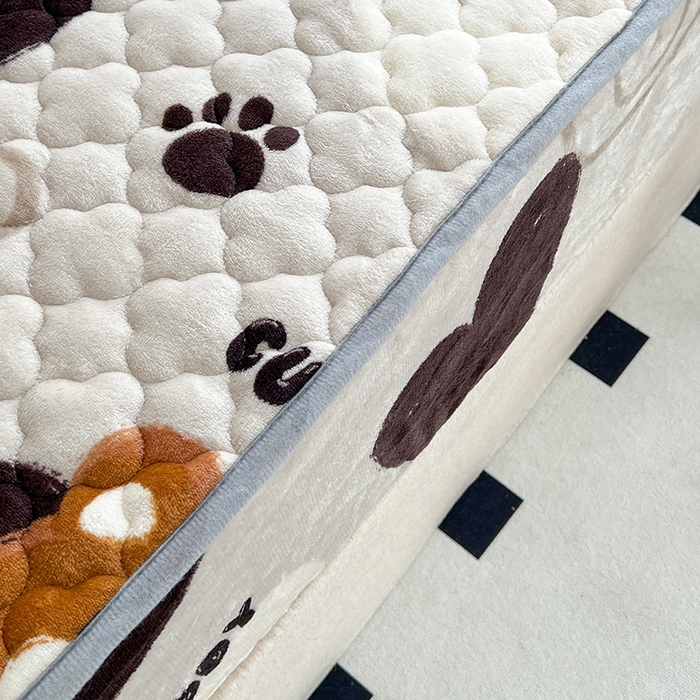 91家纺网 家纺一手货源 找家纺 铭成家纺 2025新款牛奶绒夹棉保暖床笠 酷乐熊