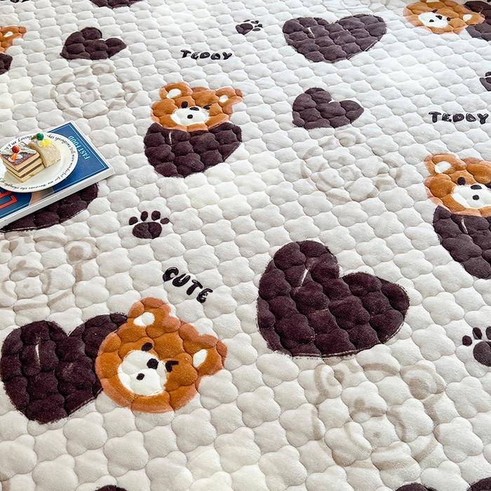 91家纺网 家纺一手货源 找家纺 铭成家纺 2025新款牛奶绒夹棉保暖床笠 酷乐熊