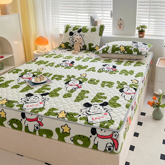 91家纺网 家纺一手货源 找家纺 铭成家纺 2025新款牛奶绒夹棉保暖床笠 乐乐狗