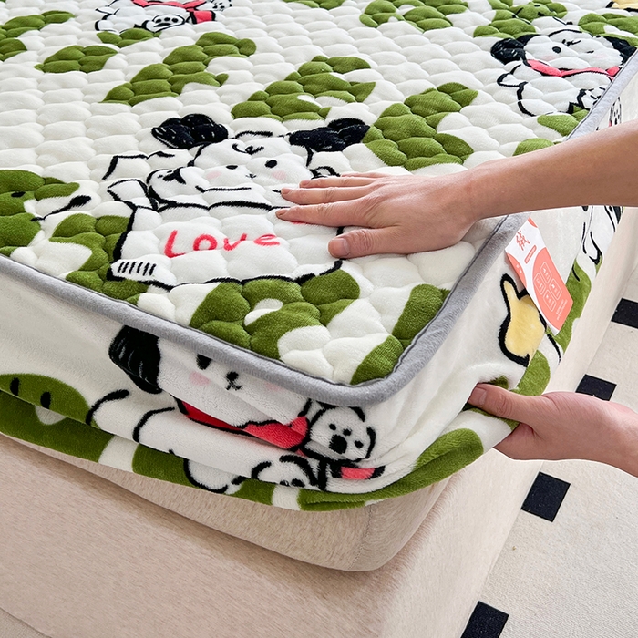 91家纺网 家纺一手货源 找家纺 铭成家纺 2025新款牛奶绒夹棉保暖床笠 乐乐狗