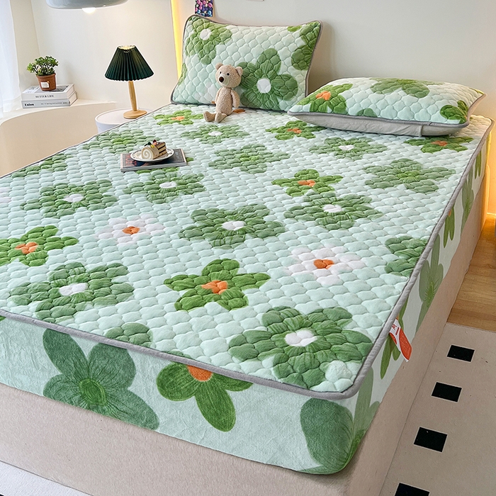 91家纺网 家纺一手货源 找家纺 铭成家纺 2025新款牛奶绒夹棉保暖床笠 浅香花紫