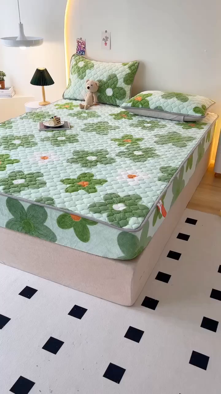 91家纺网 家纺一手货源 找家纺 铭成家纺 2025新款牛奶绒夹棉保暖床笠 浅香花紫