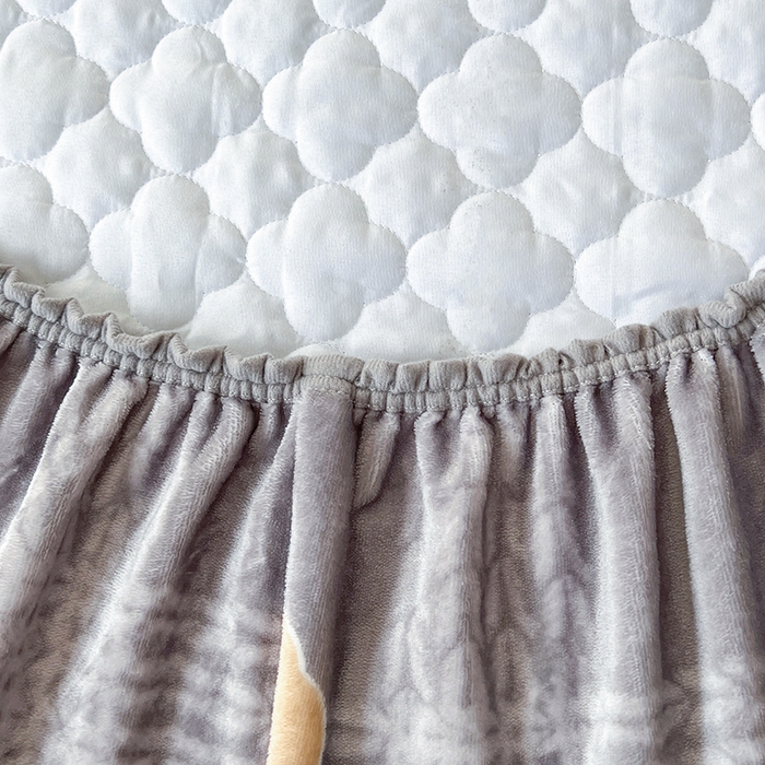 91家纺网 家纺一手货源 找家纺 铭成家纺 2025新款牛奶绒夹棉保暖床笠 绅士熊