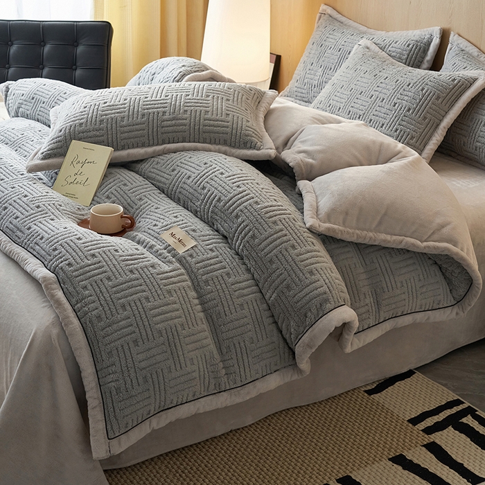 91家纺网 家纺一手货源 找家纺 （总）晨曦家纺 2025新款230克加厚保暖塔芙绒牛奶绒提花单被套-简爱