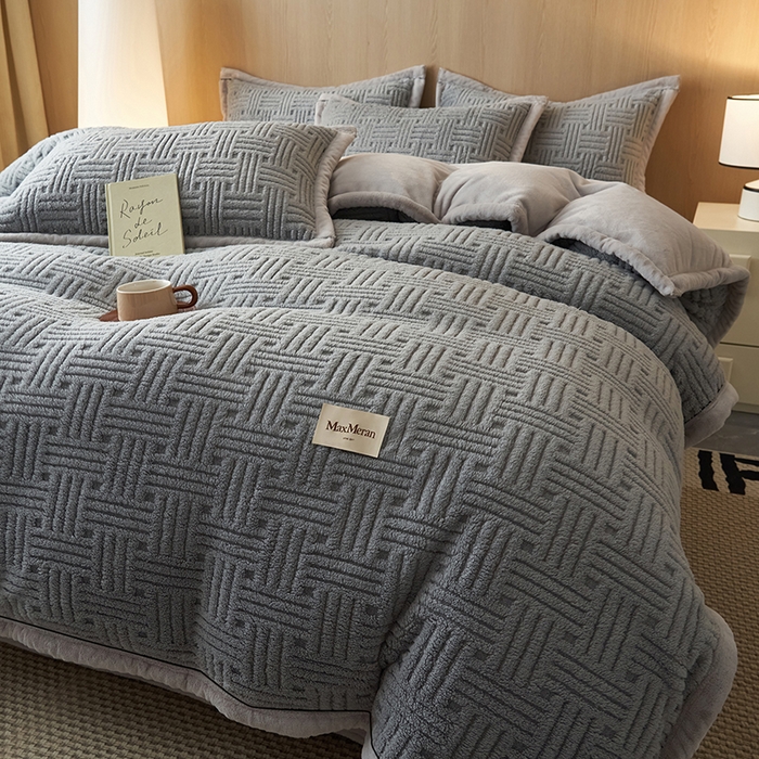 91家纺网 家纺一手货源 找家纺 （总）晨曦家纺 2025新款230克加厚保暖塔芙绒牛奶绒提花单被套-简爱