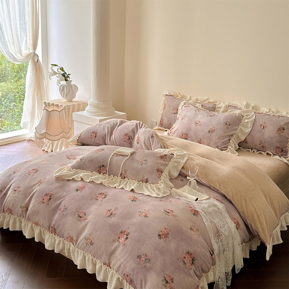 91家纺网 家纺一手货源 找家纺 一左一右 2025秋冬新款法式少女风数码印花高克重花边牛奶绒四件套-薄雾玫瑰（提供买家秀） 薄雾玫瑰-奶酪