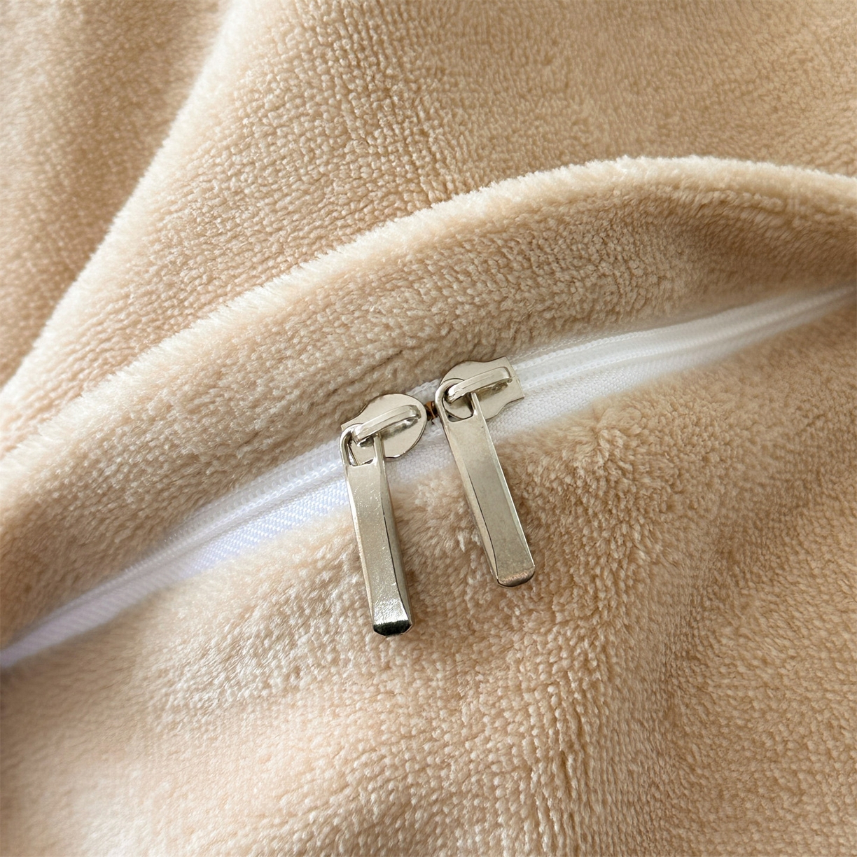 91家纺网 家纺一手货源 找家纺 一左一右 2025秋冬新款法式少女风数码印花高克重花边牛奶绒四件套-薄雾玫瑰（提供买家秀） 薄雾玫瑰-奶酪