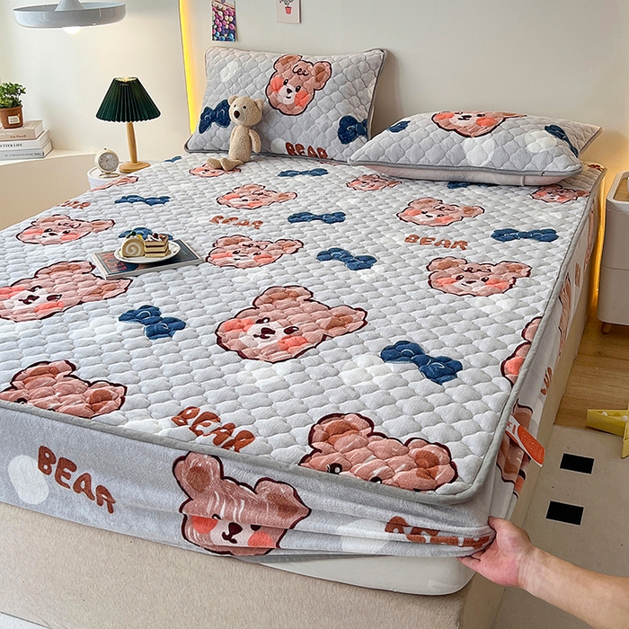 铭成家纺 2025新款牛奶绒夹棉保暖床笠 小灰熊