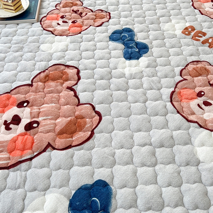 91家纺网 家纺一手货源 找家纺 铭成家纺 2025新款牛奶绒夹棉保暖床笠 小灰熊