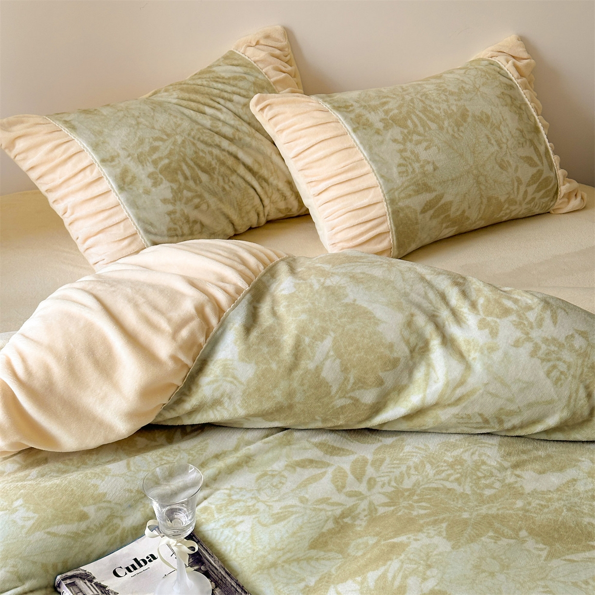 91家纺网 家纺一手货源 找家纺 一左一右 2025秋冬新款法式少女风数码印花褶皱花边高克重牛奶绒四件套-浪漫少女（提供买家秀） 浪漫少女-绿