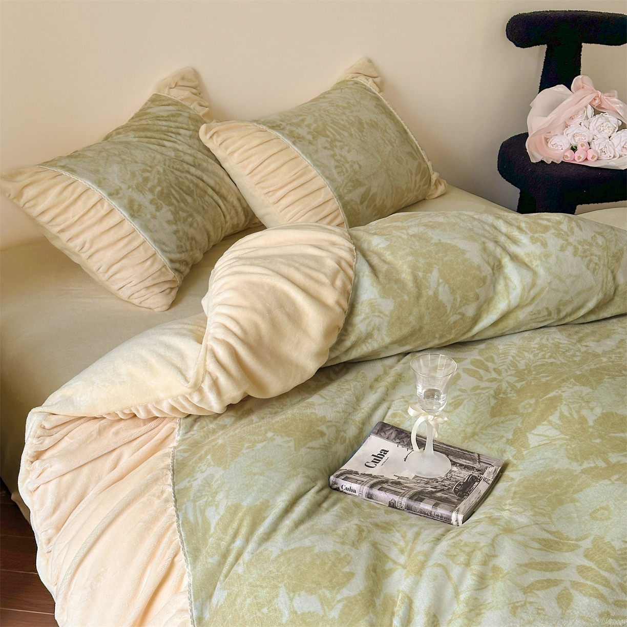 91家纺网 家纺一手货源 找家纺 一左一右 2025秋冬新款法式少女风数码印花褶皱花边高克重牛奶绒四件套-浪漫少女（提供买家秀） 浪漫少女-绿