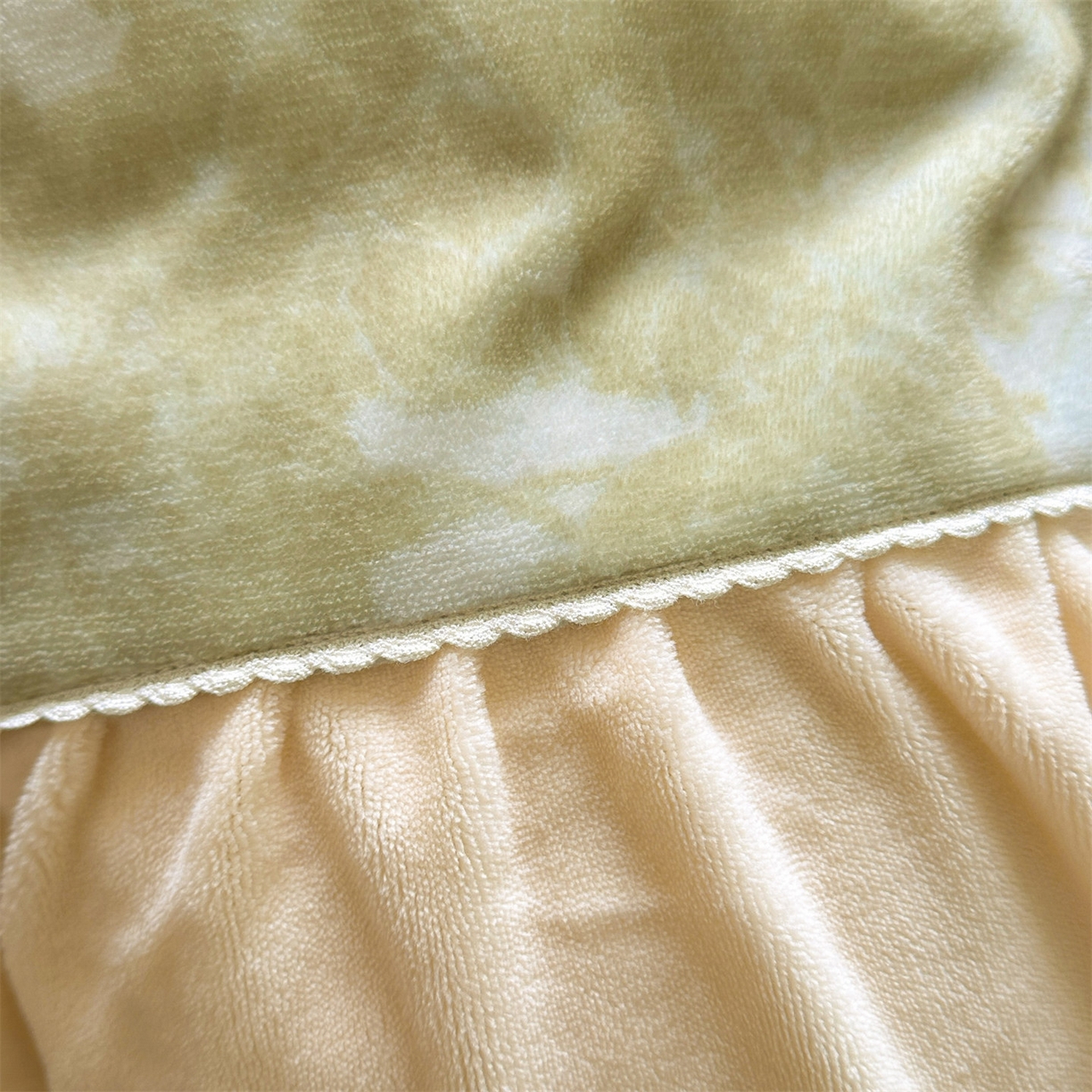 91家纺网 家纺一手货源 找家纺 一左一右 2025秋冬新款法式少女风数码印花褶皱花边高克重牛奶绒四件套-浪漫少女（提供买家秀） 浪漫少女-绿