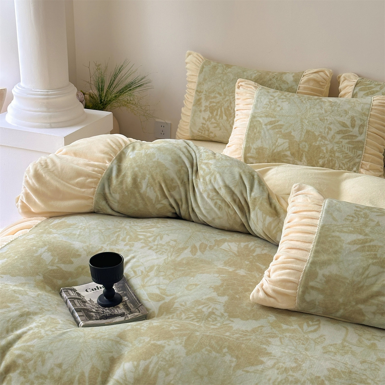 91家纺网 家纺一手货源 找家纺 一左一右 2025秋冬新款法式少女风数码印花褶皱花边高克重牛奶绒四件套-浪漫少女（提供买家秀） 浪漫少女-绿