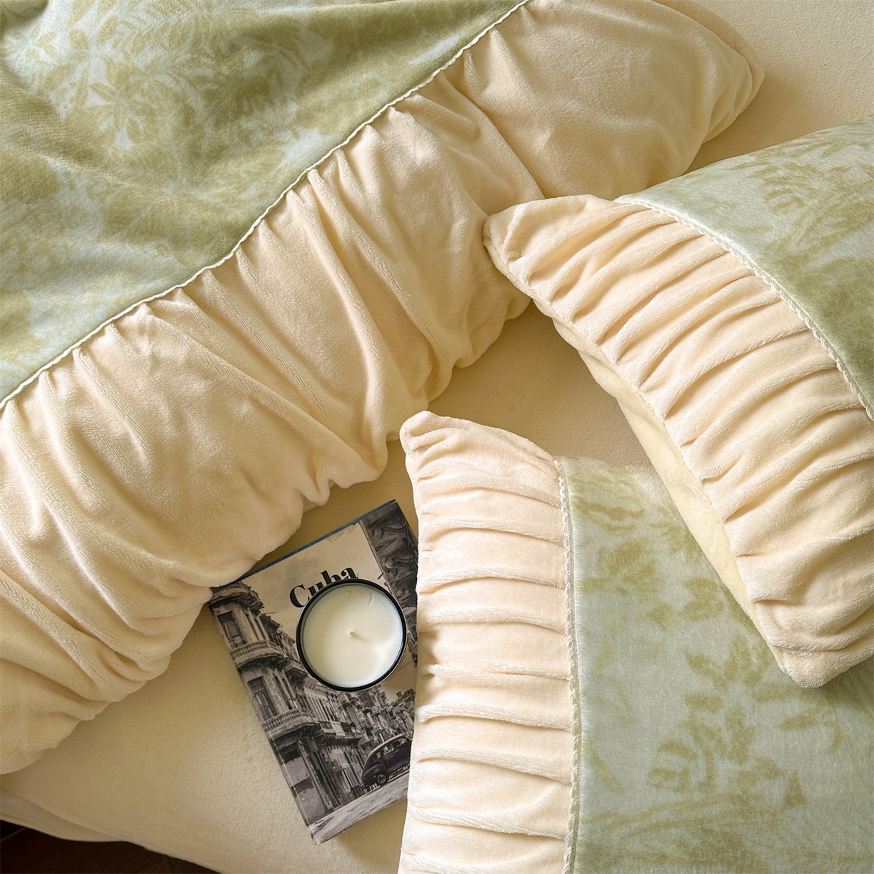 91家纺网 家纺一手货源 找家纺 一左一右 2025秋冬新款法式少女风数码印花褶皱花边高克重牛奶绒四件套-浪漫少女（提供买家秀） 浪漫少女-绿