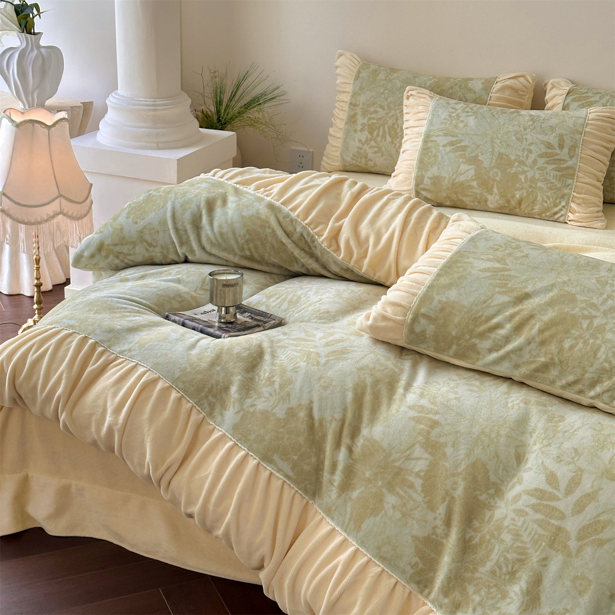 91家纺网 家纺一手货源 找家纺 一左一右 2025秋冬新款法式少女风数码印花褶皱花边高克重牛奶绒四件套-浪漫少女（提供买家秀） 浪漫少女-绿