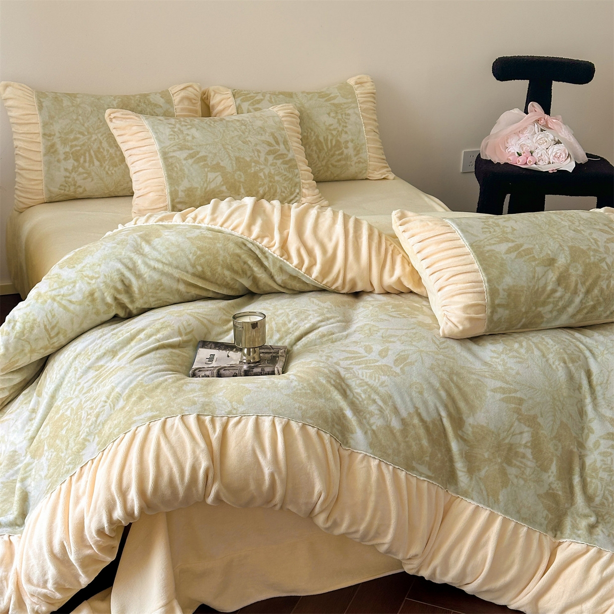 91家纺网 家纺一手货源 找家纺 一左一右 2025秋冬新款法式少女风数码印花褶皱花边高克重牛奶绒四件套-浪漫少女（提供买家秀） 浪漫少女-绿