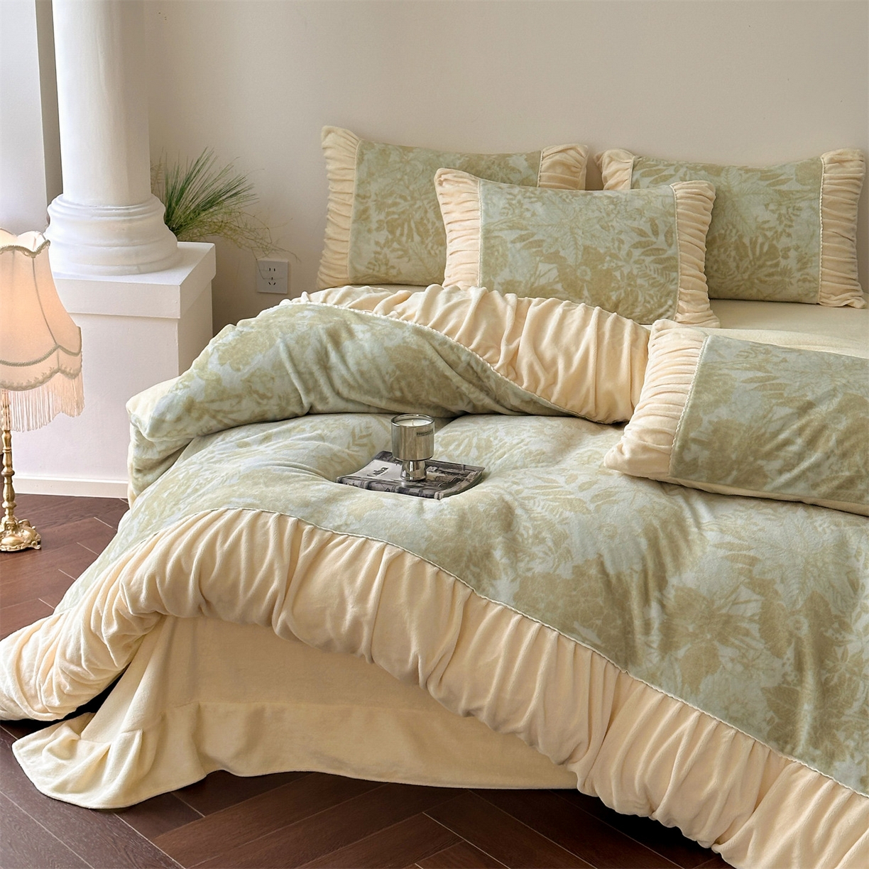 91家纺网 家纺一手货源 找家纺 一左一右 2025秋冬新款法式少女风数码印花褶皱花边高克重牛奶绒四件套-浪漫少女（提供买家秀） 浪漫少女-绿