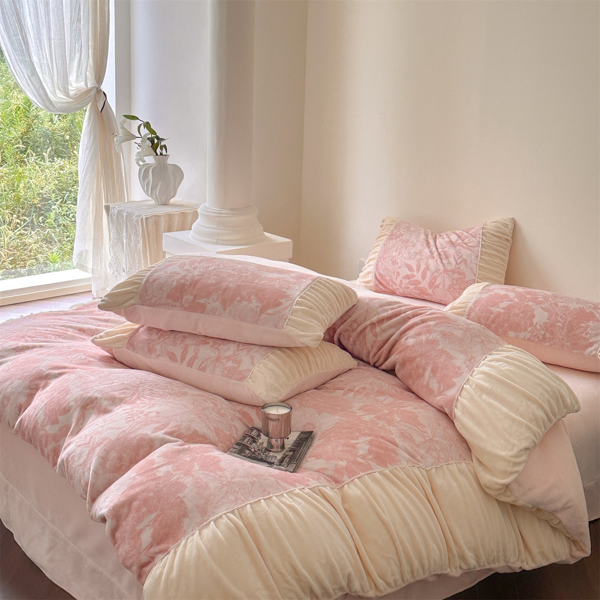 91家纺网 家纺一手货源 找家纺 一左一右 2025秋冬新款法式少女风数码印花褶皱花边高克重牛奶绒四件套-浪漫少女（提供买家秀） 浪漫少女-粉