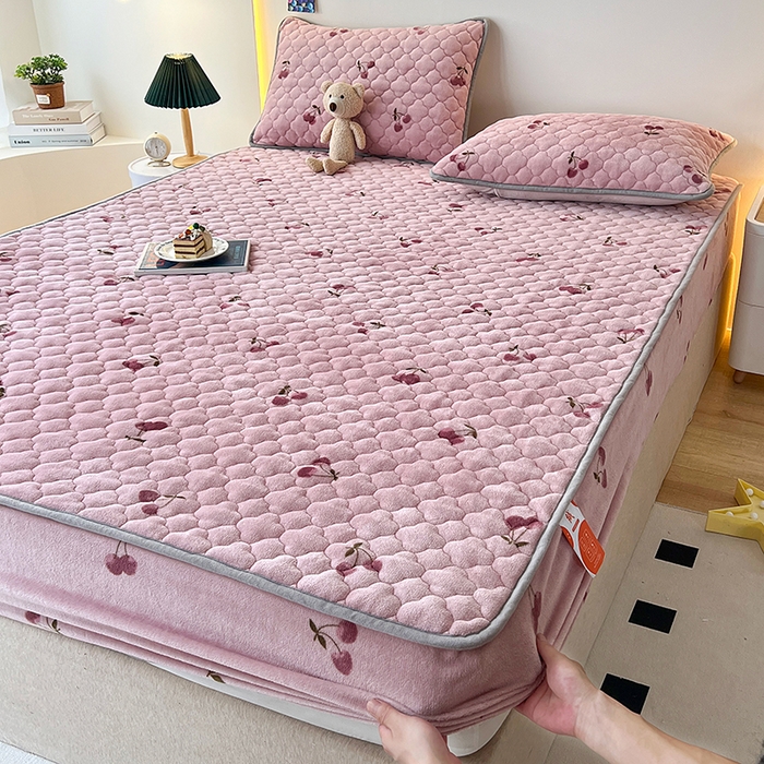 铭成家纺 2025新款牛奶绒夹棉保暖床笠 小樱桃