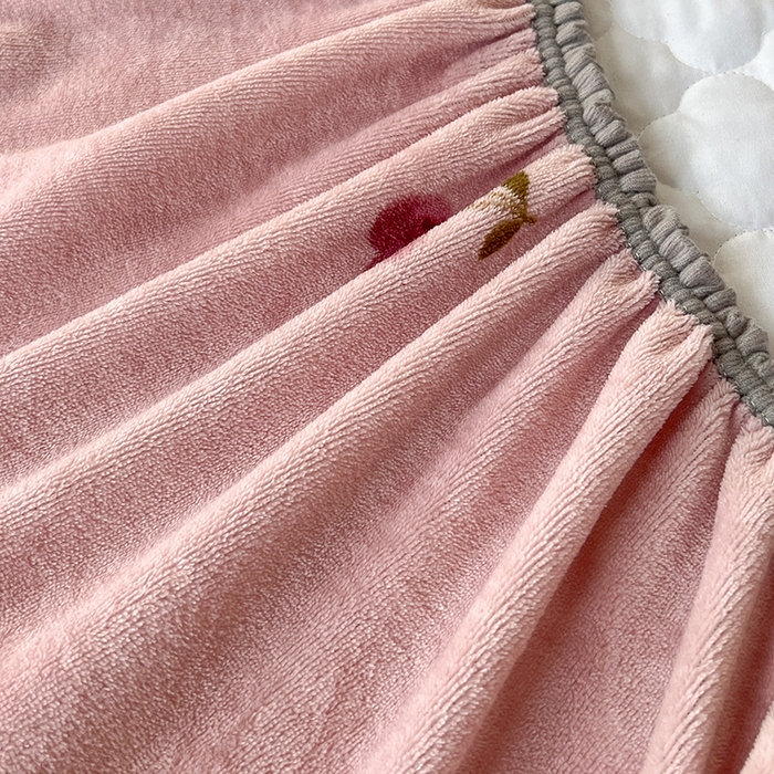 91家纺网 家纺一手货源 找家纺 铭成家纺 2025新款牛奶绒夹棉保暖床笠 小樱桃
