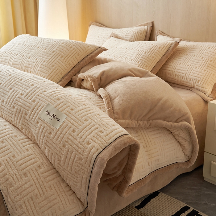 91家纺网 家纺一手货源 找家纺 （总）晨曦家纺 2025新款230克加厚保暖塔芙绒牛奶绒提花单被套-简爱